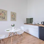 Very - Large Ac * بودابست