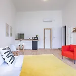 Very - Large Ac *